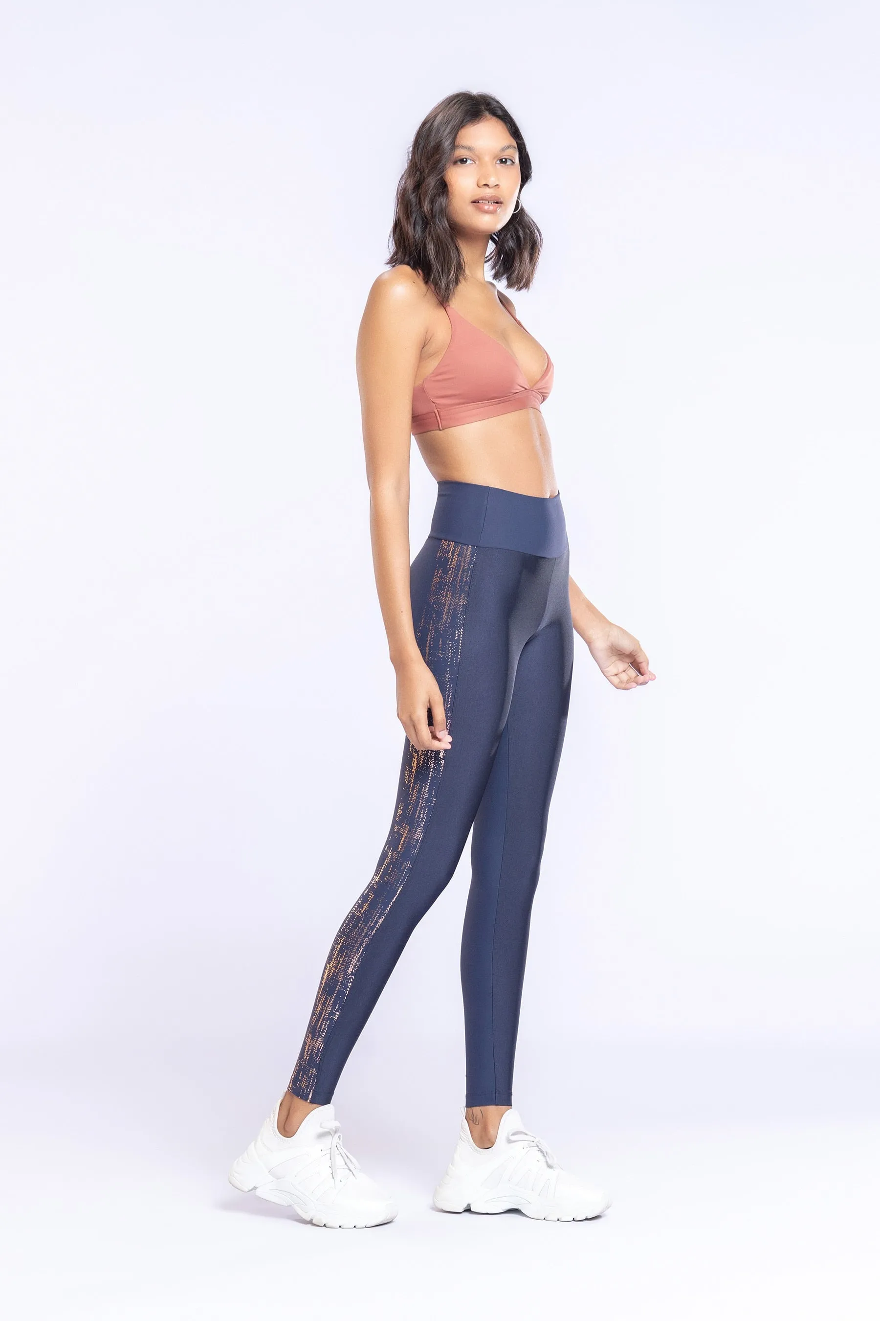 Contour Foil Tight